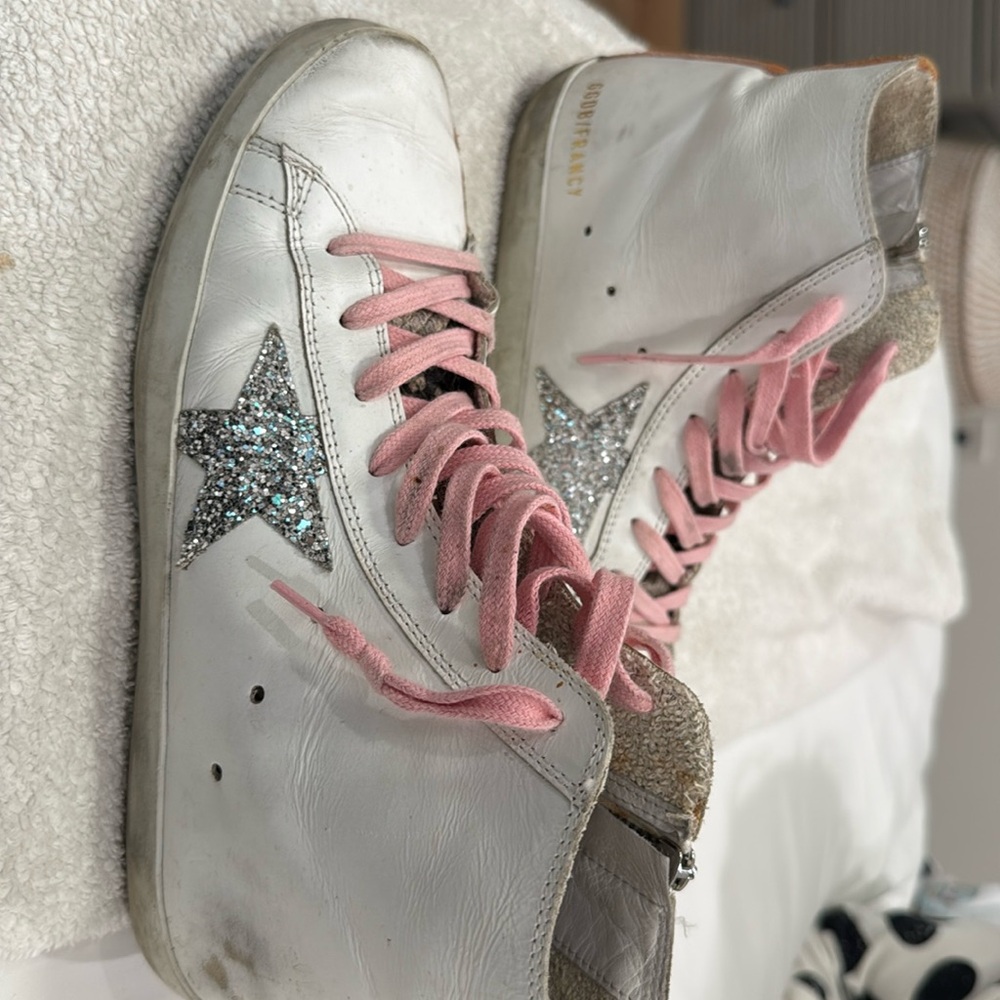 GOLDEN GOOSE Pink and white sneaker with beautiful snake skin detailing